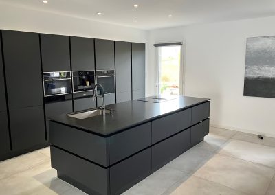 îlot de cuisine en granit noir