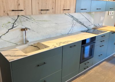 Plan de travail avec crédence - Céramique XTONE Calacatta Green