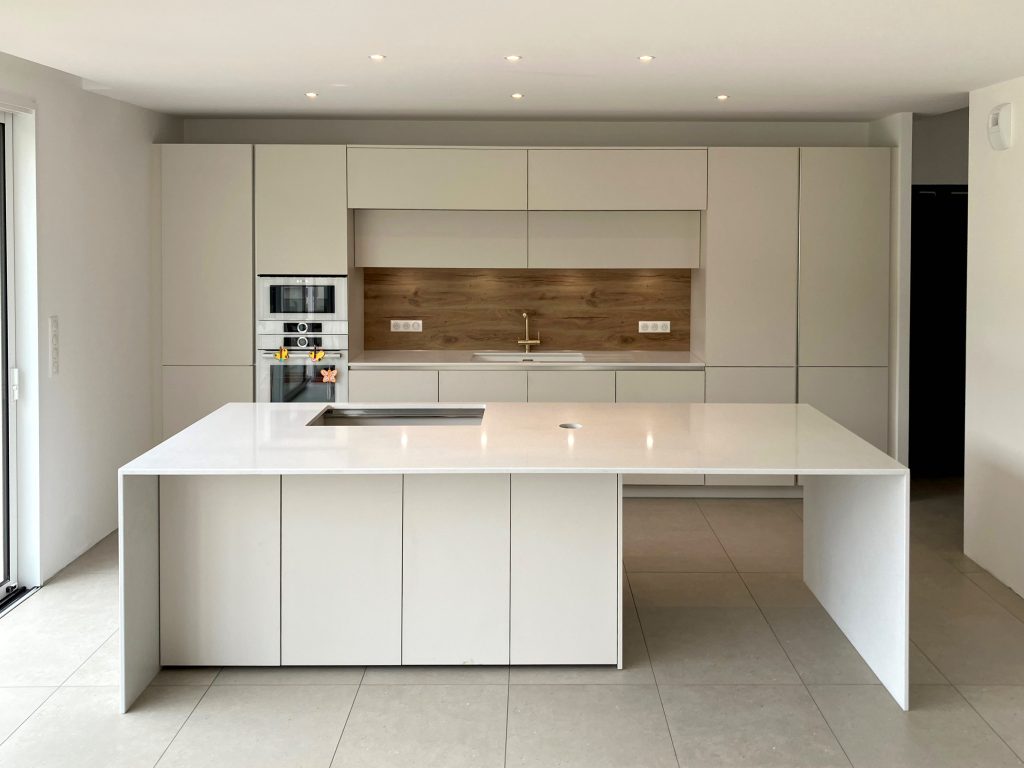 Cuisine design blanche moderne Quartz Technistone Brillant White Cuisine design blanche moderne Quartz Technistone Brillant White